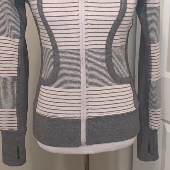 LULULEMON SIZE 4 GORGEOUS ZIPPERED HOODED THICK JACKET - Picture 3 of 13